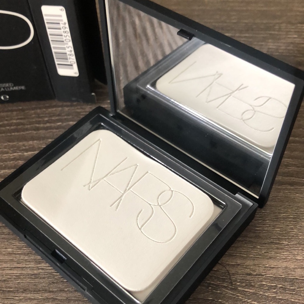 NARS Light Reflecting Setting Powder - Pressed 10g/.35oz - Picture 5 of 13